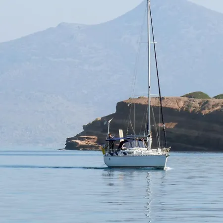 Dockside Yacht Lodging *