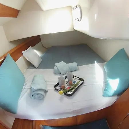 Botel Dockside Yacht Lodging *